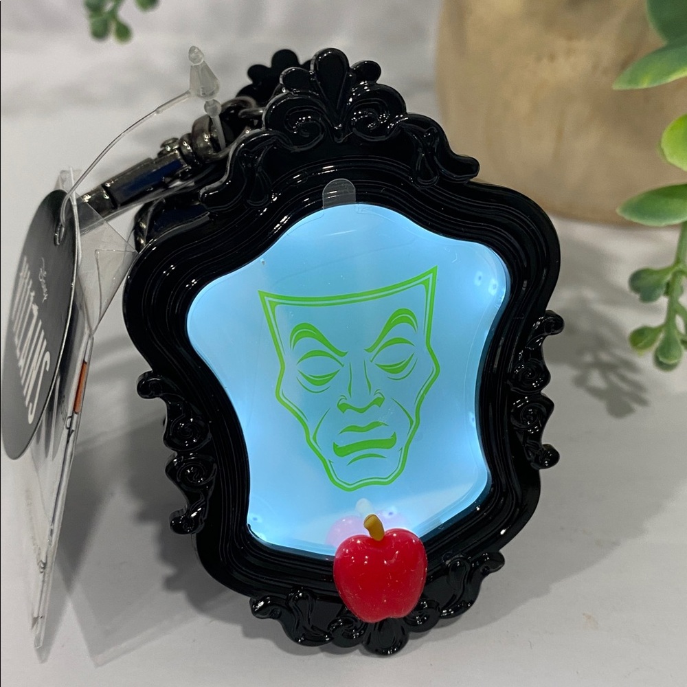 Disney Villains Bath & Body Works “Evil Queen” Mirror PocketBac Holder - Picture 6 of 7